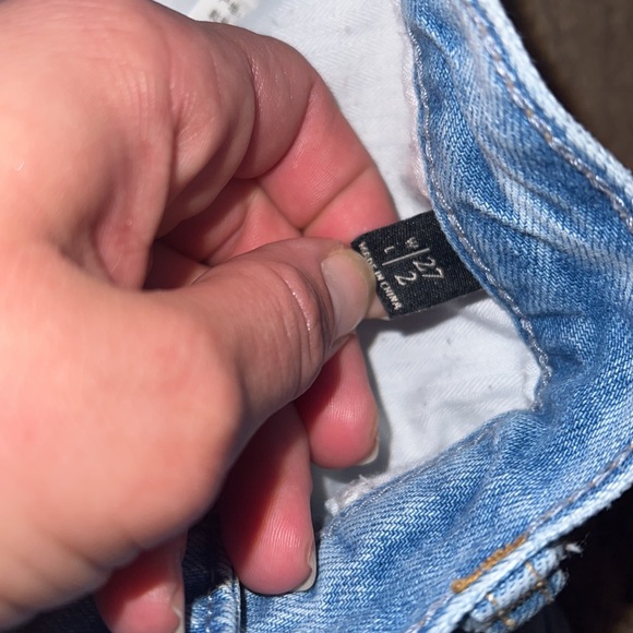 Woman's Abercrombie and Fitch shorts - Picture 3 of 4